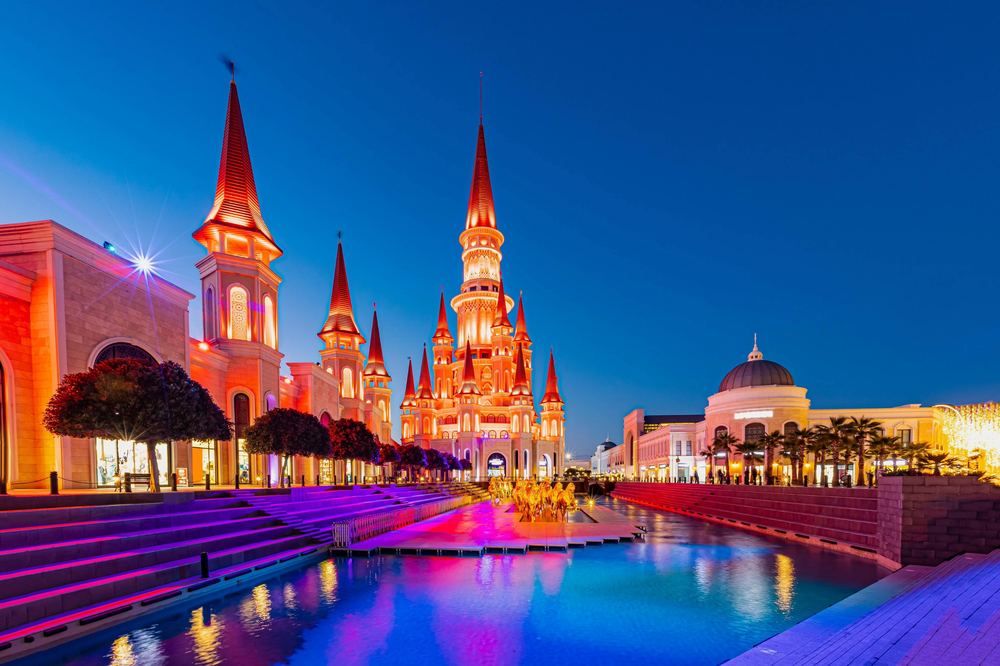 Illuminated castle and promenade at night in Belek, Antalya | Strep Throat Treatment in Belek | Online Doctor & Online Prescription | E-rx.online
