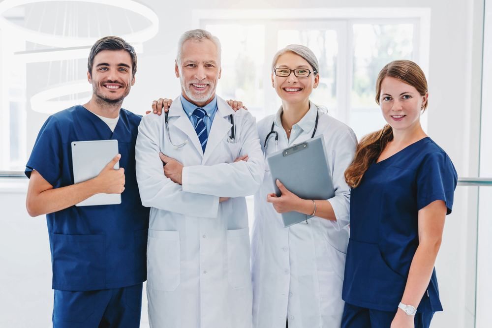 Team of two doctors and two nurses with clipboard and tablet | Doctor in Seferihisar | Online Doctor | E-rx.online