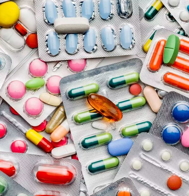 Blister packs with tablets and capsules prescribed by a doctor | On-Duty Pharmacy in Kadriye | Online Doctor & Online Prescription | E-rx.online